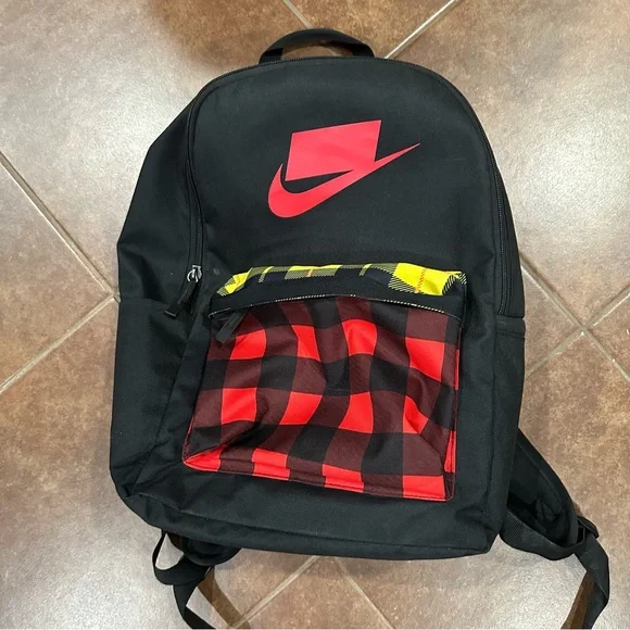 nike backpack ba5880-010 HERITAGE 2 exterior pockets help keep electronics and small essentials organized and stored securely Bag Nike Sportswear Plaid In